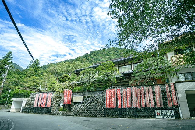 身延山支院 なべかむり日親上人開基 久遠成院　岸之坊の外観